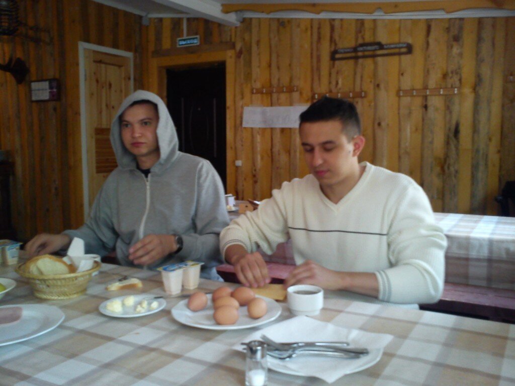 ИНФОТУСОВКА, завтрак Руслан Кашаев Алексей Захаренко, лето 2012.