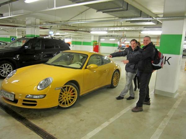 Открытый Porsche - мечта любого мужчины который хоть раз сидел за рулём!
